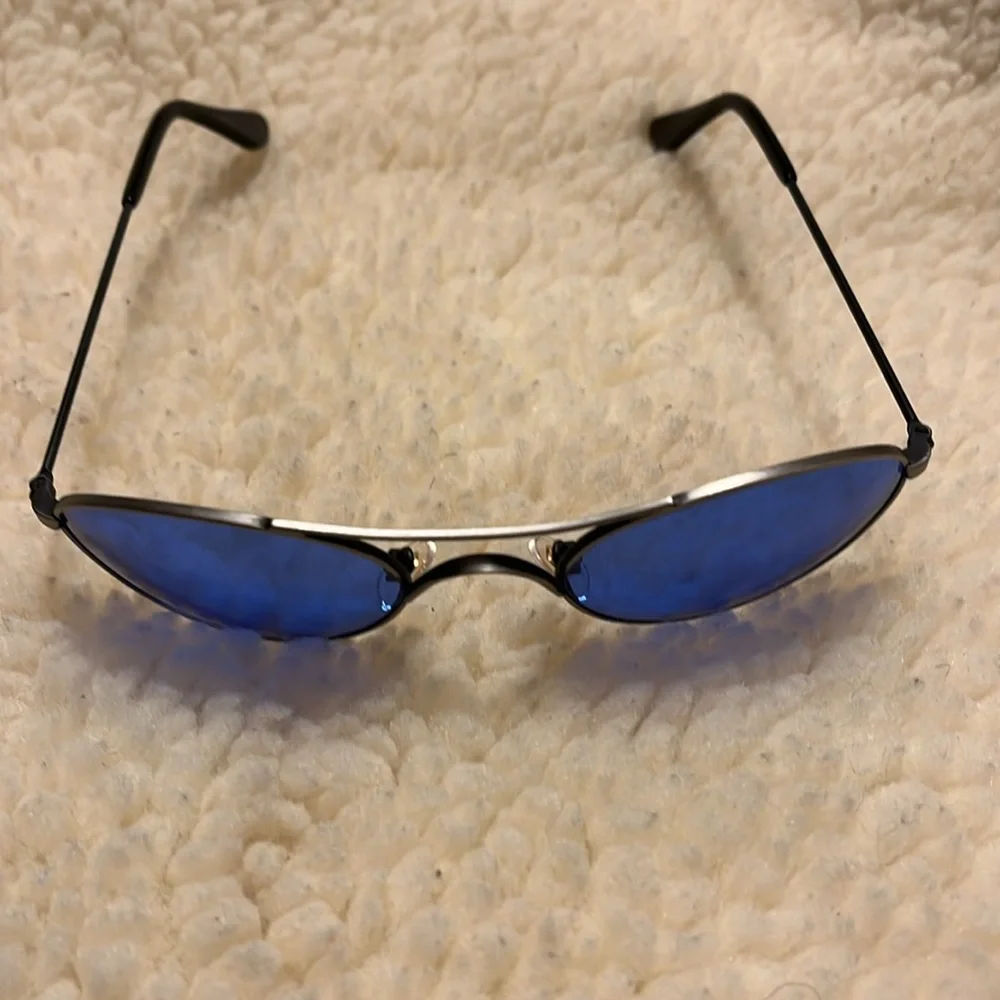 Stylish Oval Blue Lens Sunglasses - Picture 6 of 17
